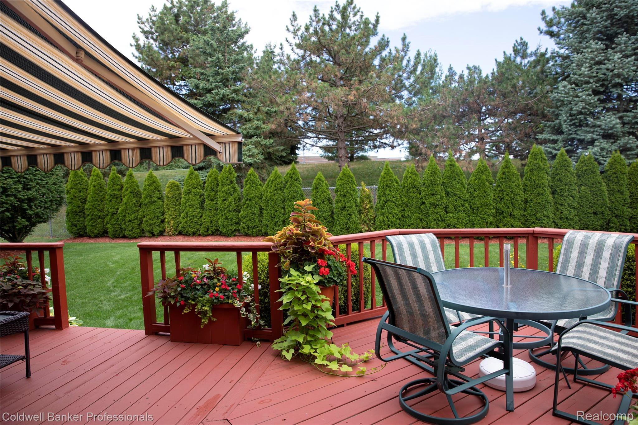 3216 Primrose Drive Rochester, MI 48307 - Photo 37 of 39 Perfectly maintained deck for years of enjoyment.