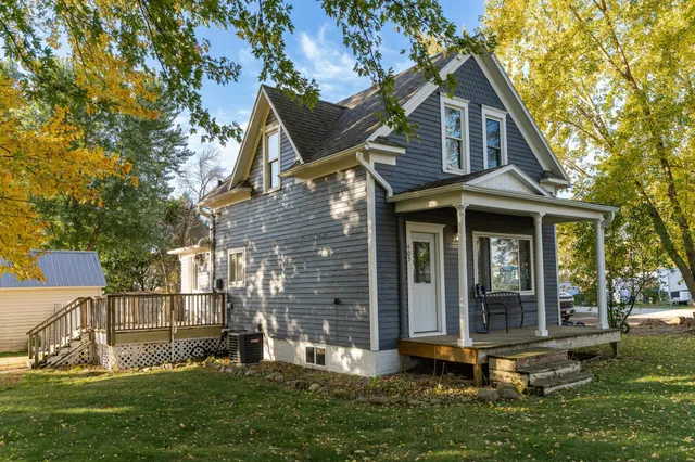 $179,900 | 405 1st Street Northwest, Hayfield, MN 55940