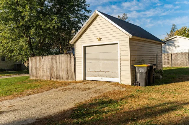 $179,900 | 405 1st Street Northwest, Hayfield, MN 55940