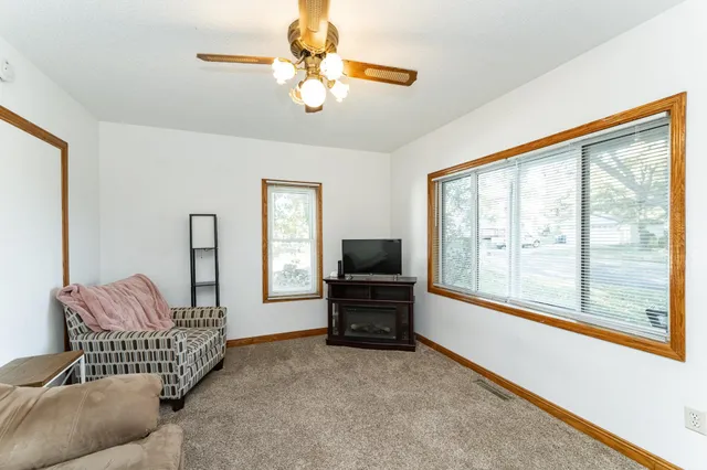 $179,900 | 405 1st Street Northwest, Hayfield, MN 55940