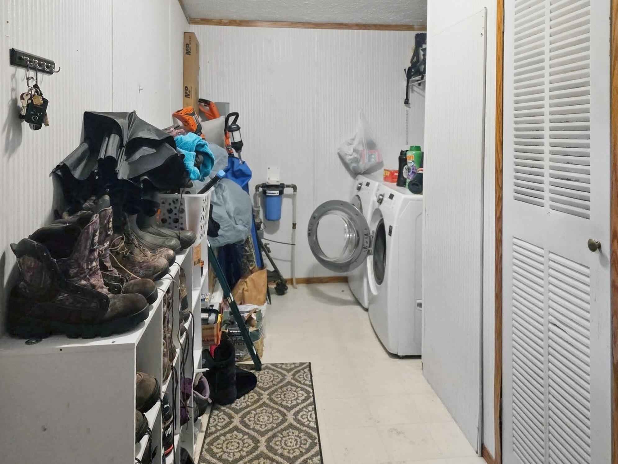 W10402 West Castle Mound Road Brockway, WI 54615 - Photo 16 of 19 Entry-and-laundy-room