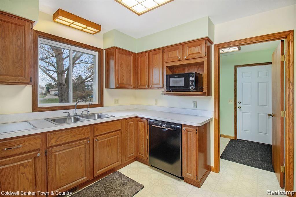 6641 Winans Lake Road Brighton, MI 48116 - Photo 6 of 29 GetMedia-5.jpg