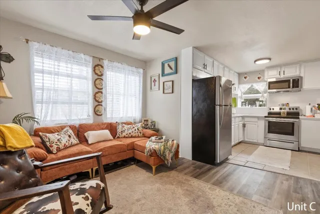 $685,000 | 7705 Debbie Drive, Volente, TX 78641