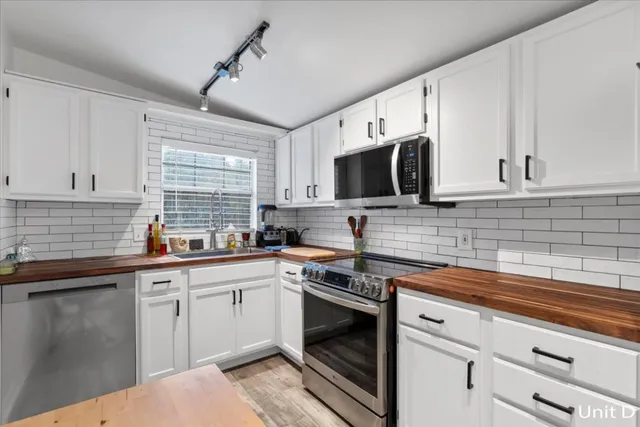 $685,000 | 7705 Debbie Drive, Volente, TX 78641