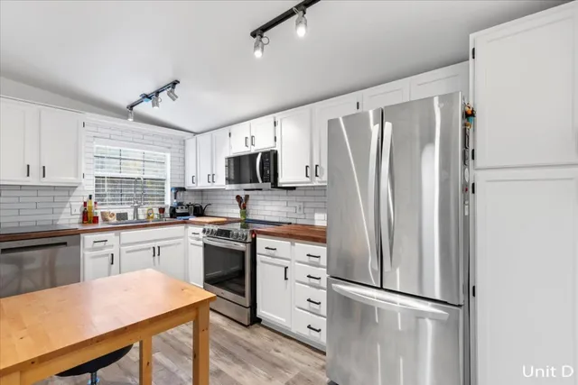 $685,000 | 7705 Debbie Drive, Volente, TX 78641