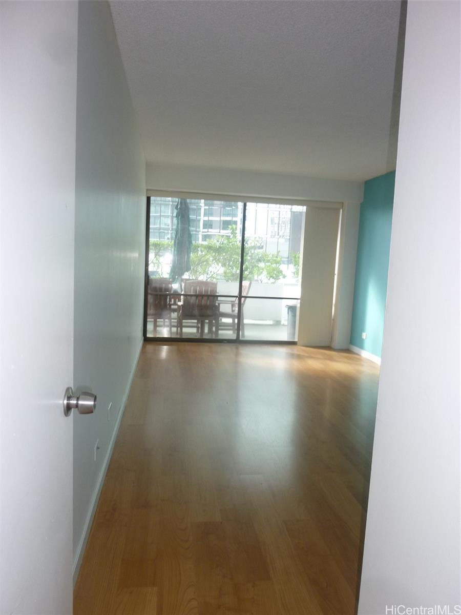700 Richards Street, Unit 703 Honolulu, HI 96813 - Photo 10 of 12 a view of room with window