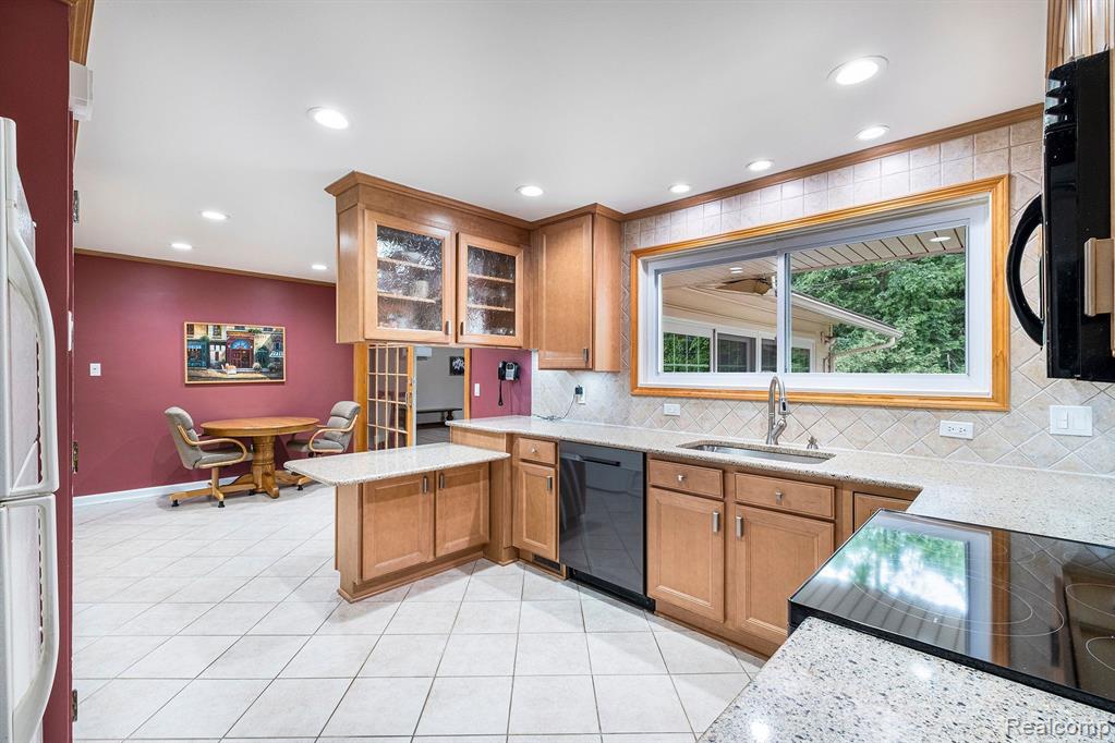 40890 West 10 Mile Road Novi, MI 48375 - Photo 9 of 32