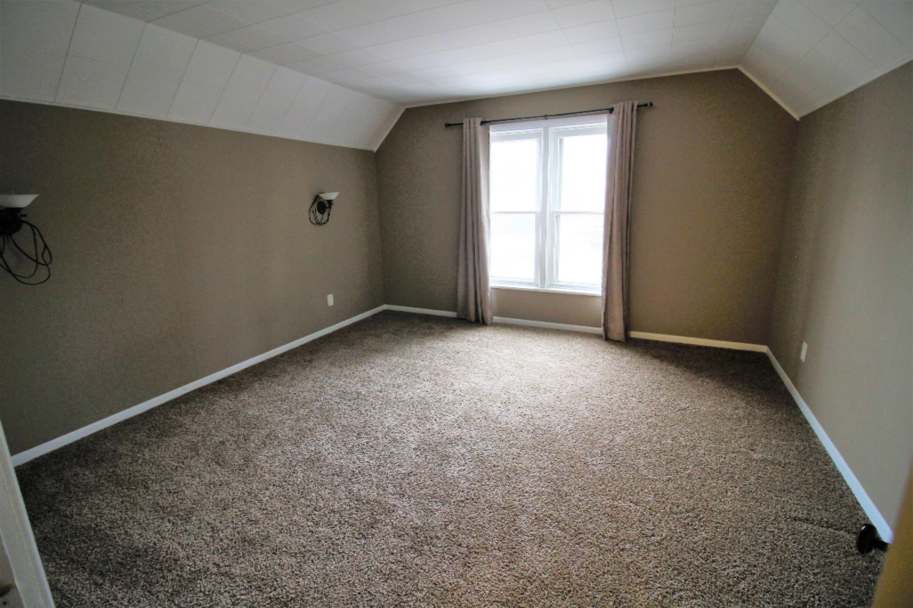 94 West Division Street Sparta, MI 49345 - Photo 15 of 26 IMG_9620