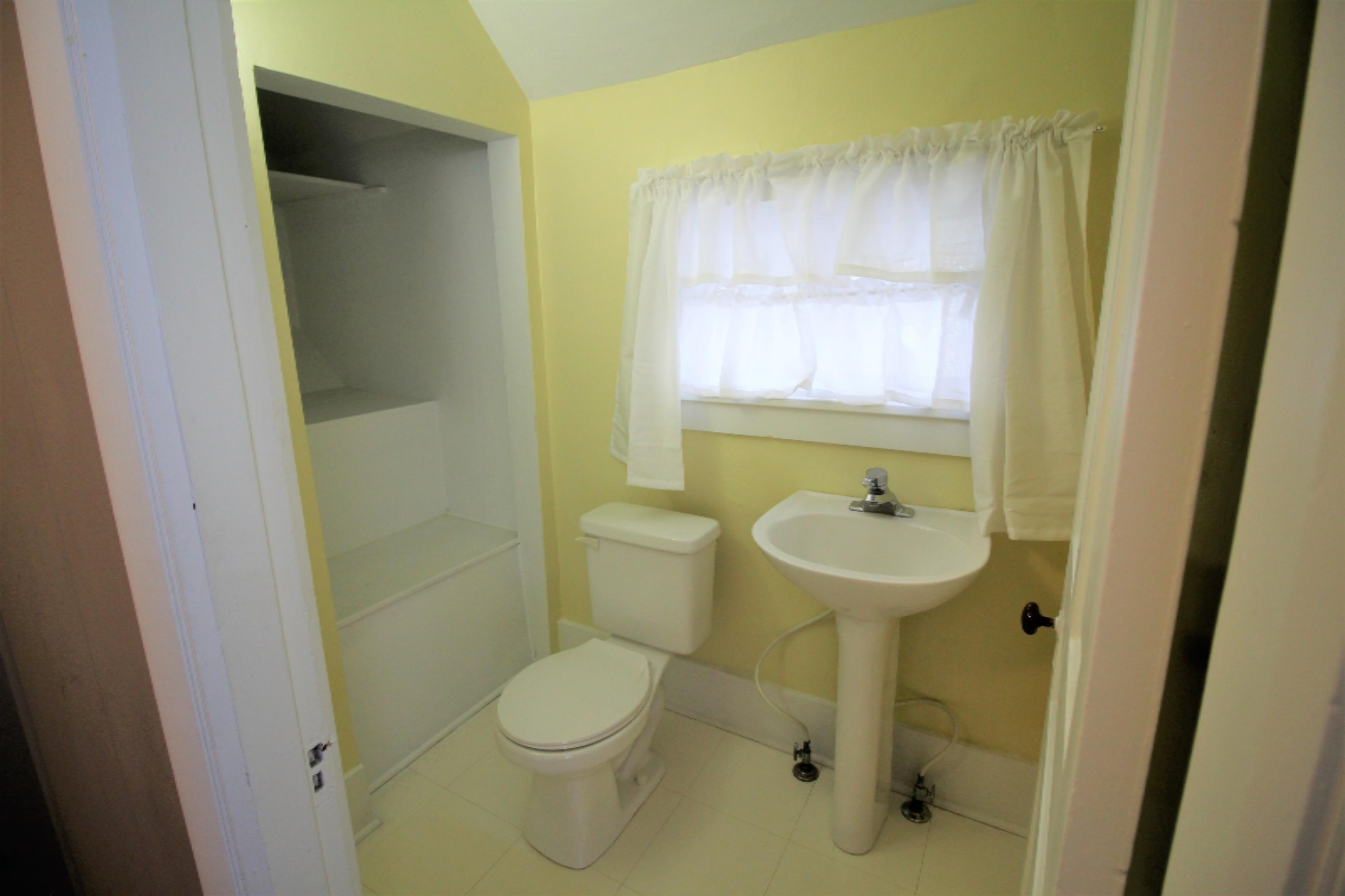 94 West Division Street Sparta, MI 49345 - Photo 18 of 26 IMG_9627