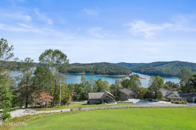 $435,000 | 1231 Deerfield Way, Unit 1, La Follette, TN 37766
