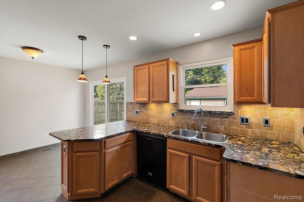 3500 Emmons Avenue Rochester Hills, MI 48307 - Photo 15 of 34