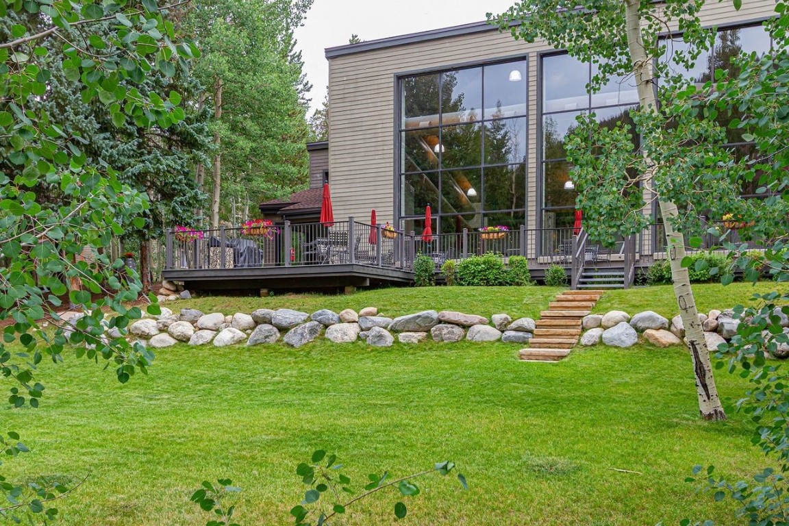 21650 Highway 6, Unit 2110 Keystone, CO 80435 - Photo 22 of 26 a front view of a house with garden