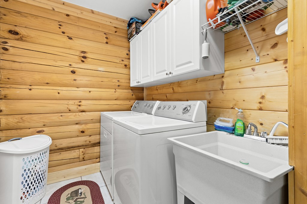 358 Misty River Circle Murphy, NC 28906 - Photo 18 of 62 a utility room with dryer and washer