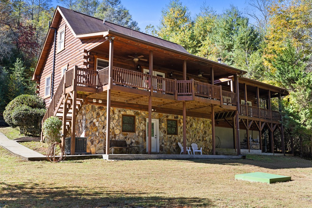 358 Misty River Circle Murphy, NC 28906 - Photo 5 of 62 a front view of a house