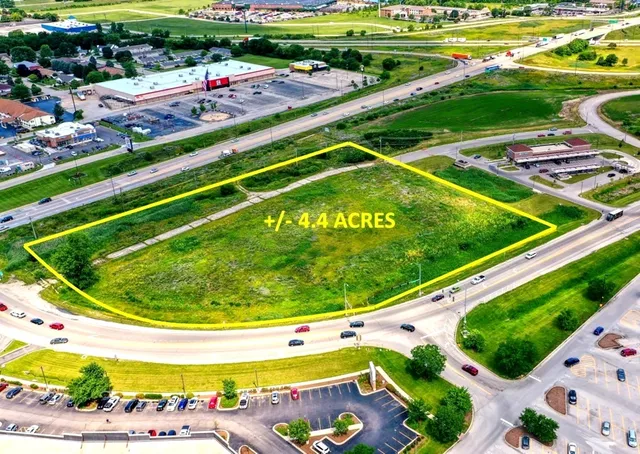 a view of a tennis court