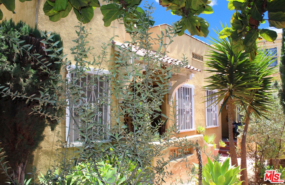 5122 Raleigh Street Los Angeles, CA 90004 - Photo 3 of 4 Gallery Image 3