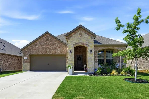 $345,000 | 10512 Fountain Gate Street, Aubrey, TX 76227