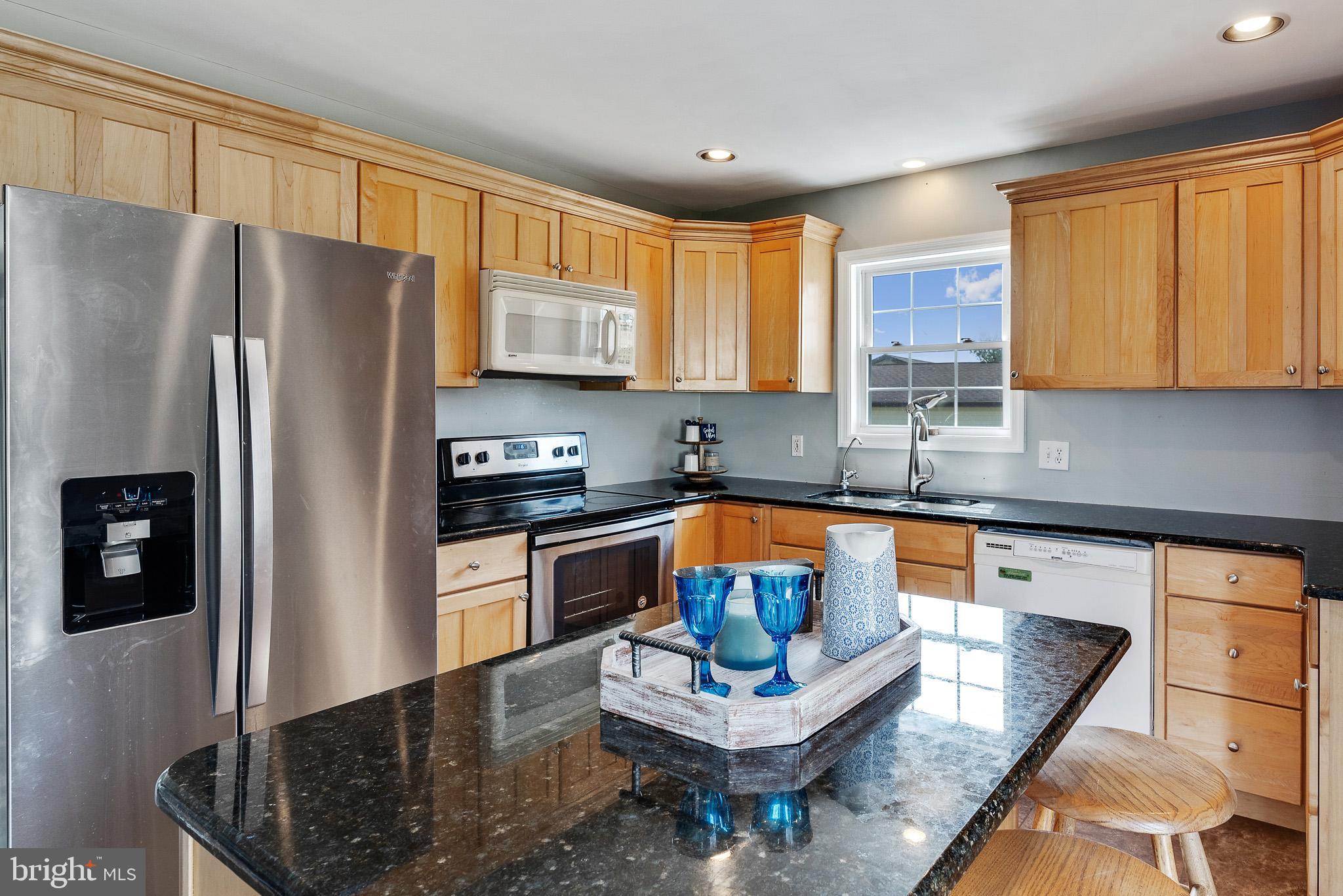 25 Bathon Loop Elkton, MD 21921 - Photo 5 of 22 Eat-in kitchen with island
