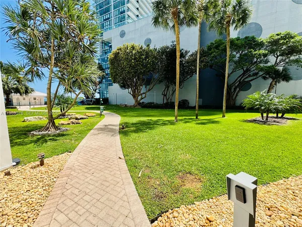$2,600 | 3301 Northeast 5th Avenue, Unit 904, Miami, FL 33137