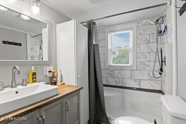 $267,500 | 245 Lake Shore Lane, La Follette, TN 37766