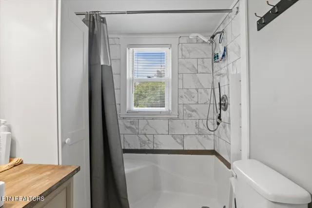 $267,500 | 245 Lake Shore Lane, La Follette, TN 37766