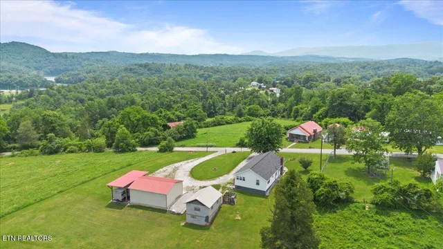 $267,500 | 245 Lake Shore Lane, La Follette, TN 37766