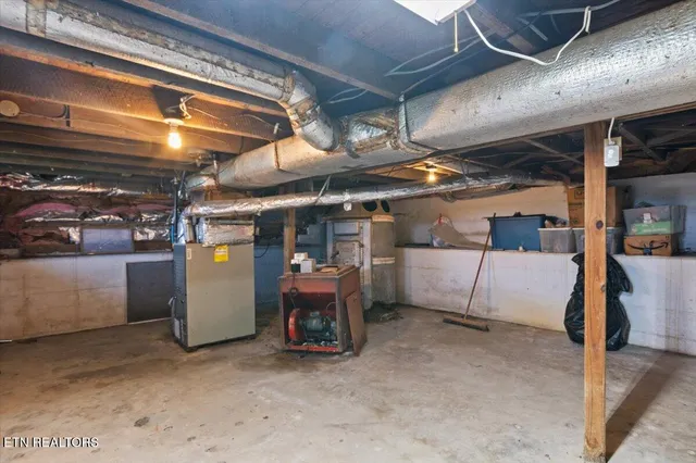 $267,500 | 245 Lake Shore Lane, La Follette, TN 37766