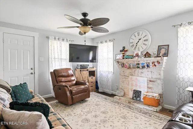 $267,500 | 245 Lake Shore Lane, La Follette, TN 37766