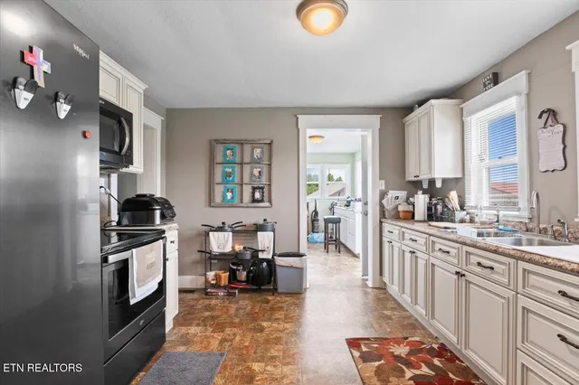 $267,500 | 245 Lake Shore Lane, La Follette, TN 37766