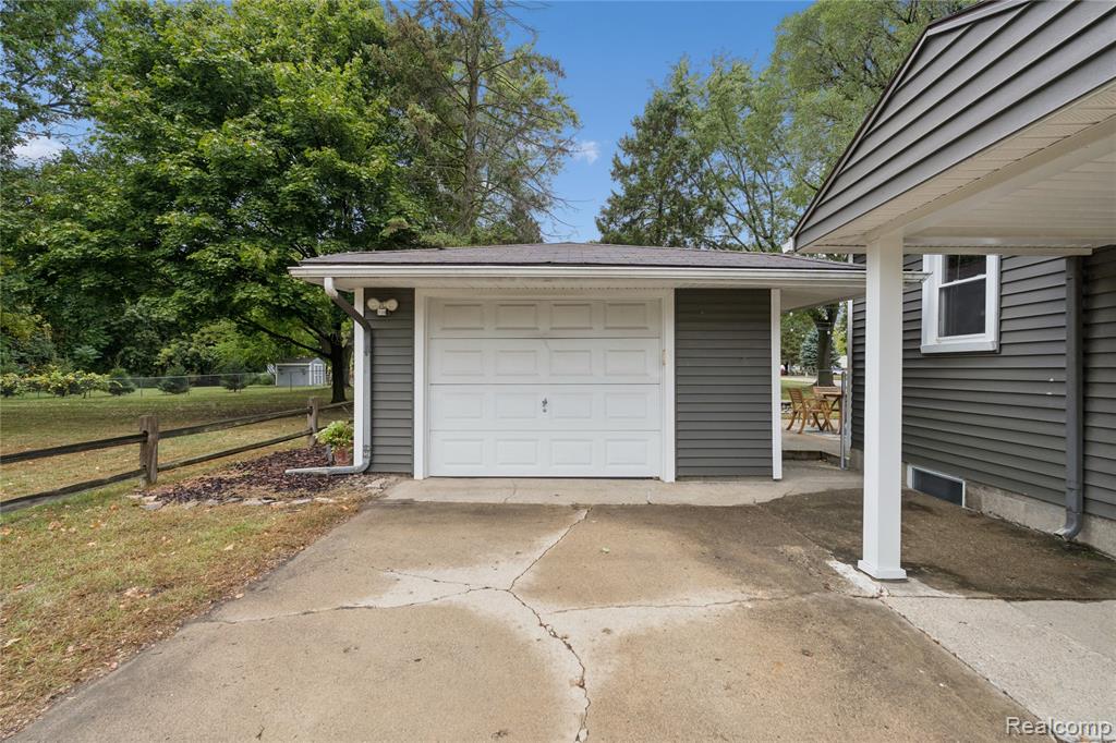 2420 North Road Fenton, MI 48430 - Photo 30 of 38
