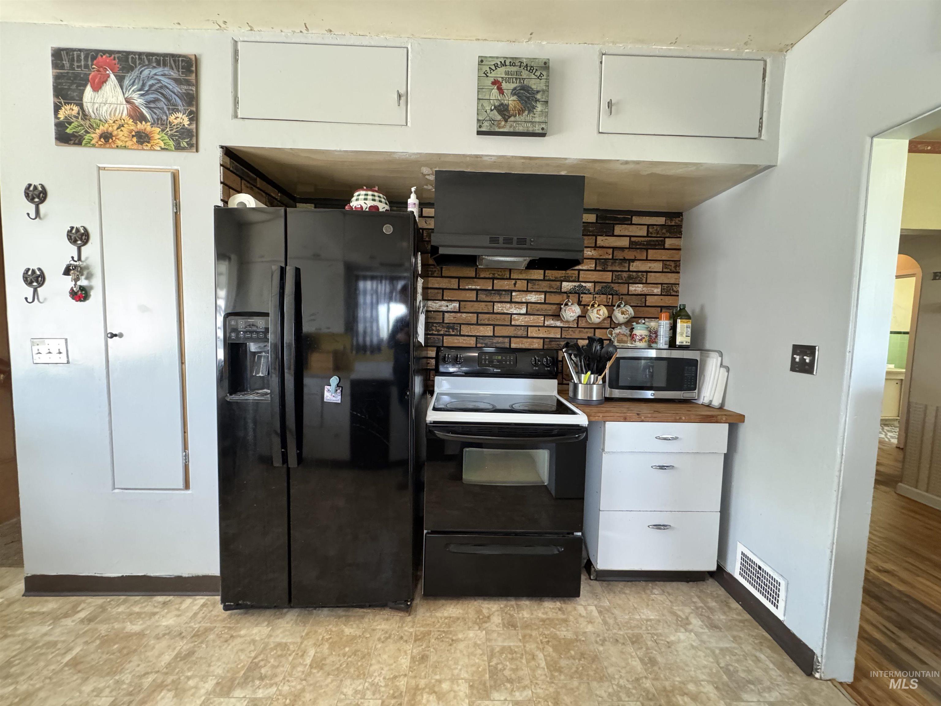 1698 Highway 46 Gooding, ID 83330 - Photo 12 of 33