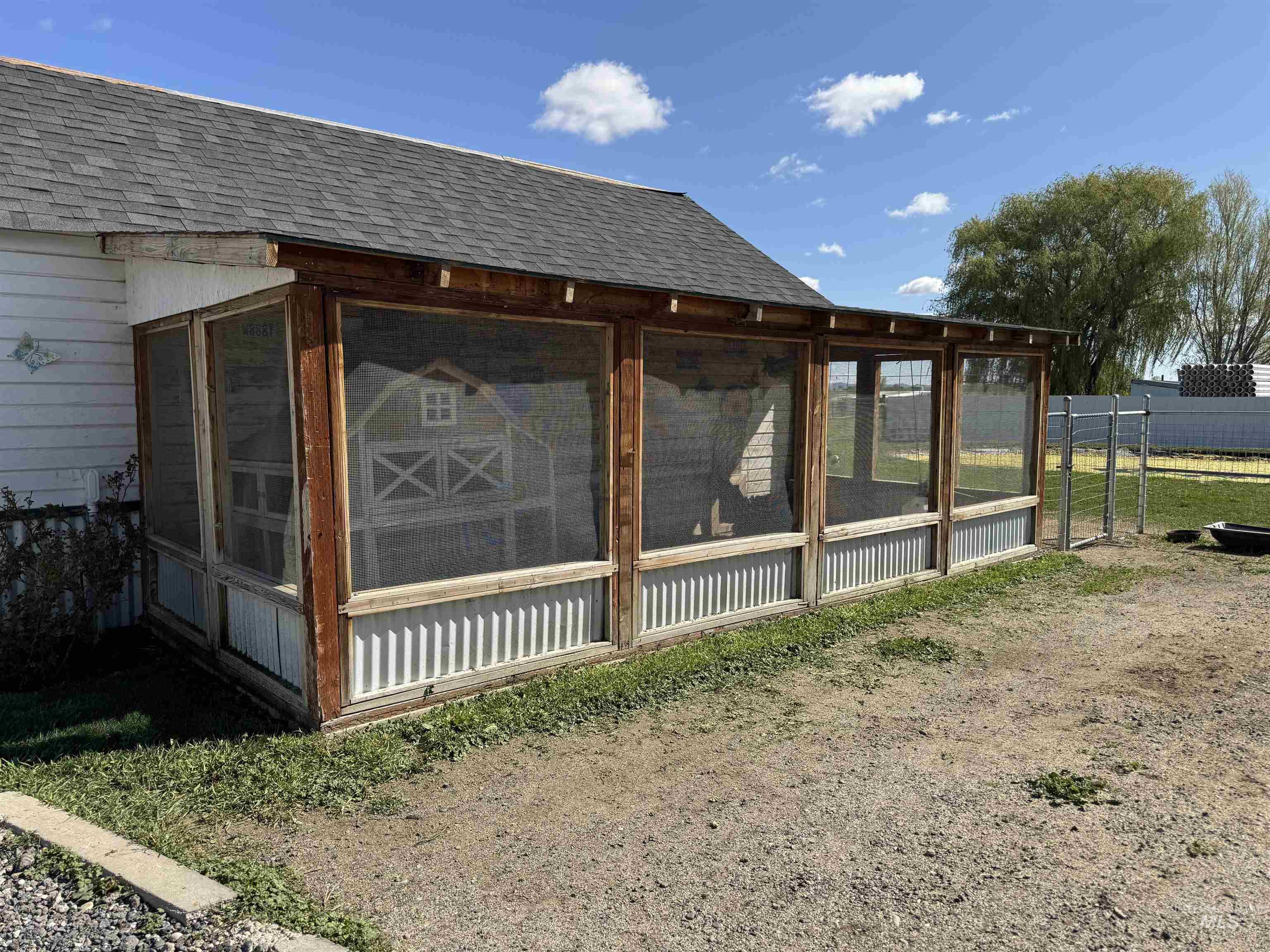 1698 Highway 46 Gooding, ID 83330 - Photo 22 of 33