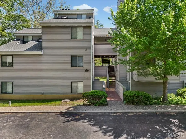 $149,900 | 1307 Prospect Village Lane, Unit F, Ballwin, MO 63021