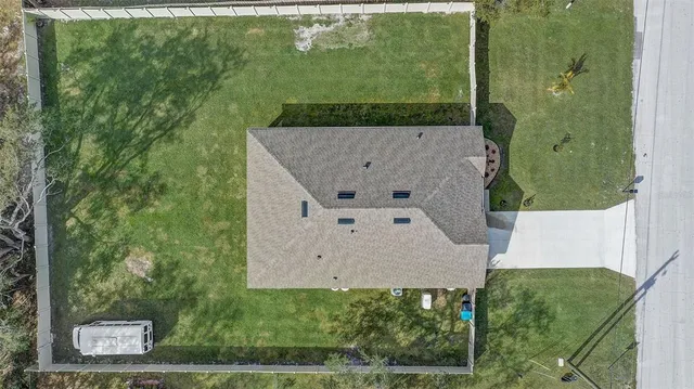 a picture of a wall with a white building