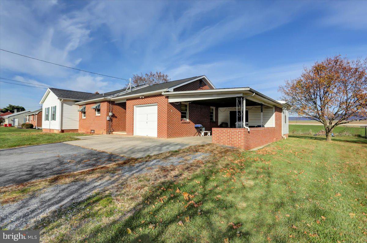 2173 Newville Road Carlisle, PA 17015 - Photo 4 of 38 Gallery Image 4