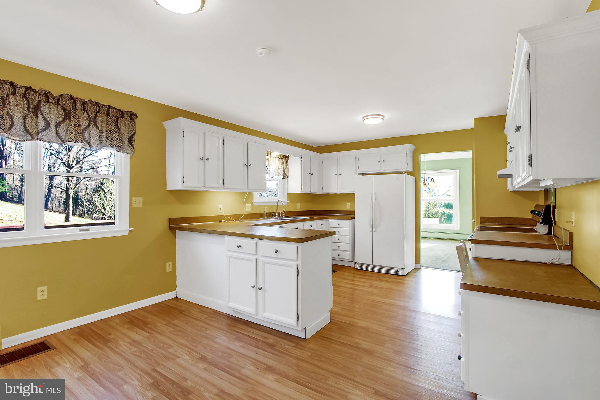 133 Risser Road Bainbridge, PA 17502 - Photo 4 of 20 Spacious kitchen/dining area