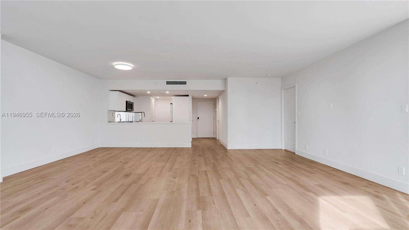 555 Northeast 34th Street, Unit 1509 Miami, FL 33137 - Photo 14 of 32 a view of empty room with wooden floor