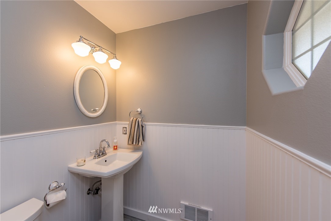 439 Hulse Road Port Angeles, WA 98362 - Photo 4 of 25