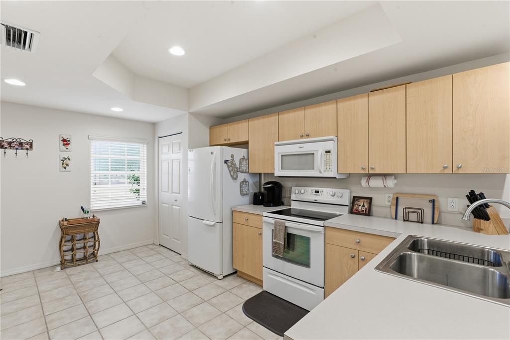 1246 Rio De Janeiro Avenue, Unit 503 Punta Gorda, FL 33983 - Photo 5 of 34
