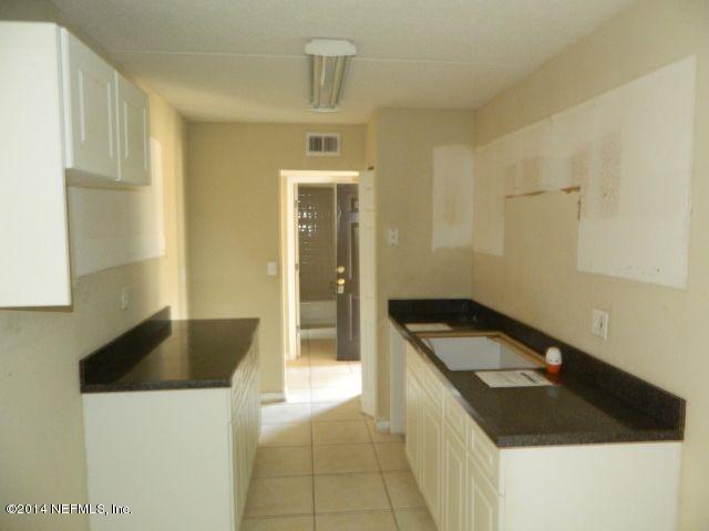 355 Monument Road, Unit 15D2 Jacksonville, FL 32225 - Photo 13 of 25 Kitchen