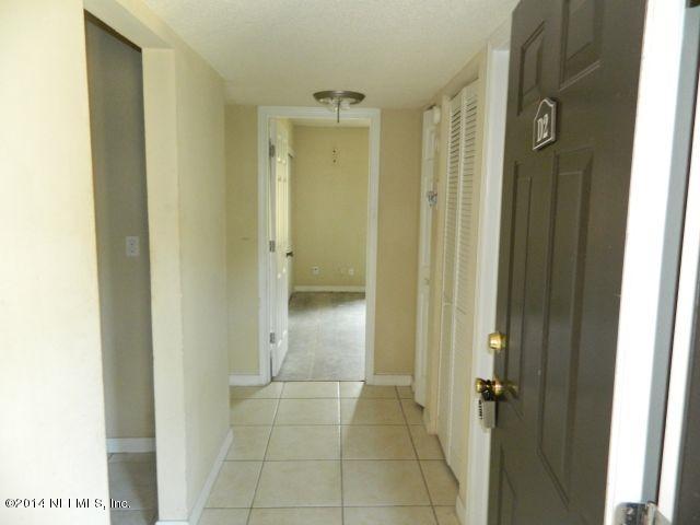 355 Monument Road, Unit 15D2 Jacksonville, FL 32225 - Photo 18 of 25 Hallway
