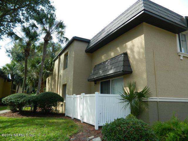 355 Monument Road, Unit 15D2 Jacksonville, FL 32225 - Photo 7 of 25 Left_side