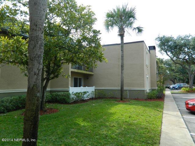 355 Monument Road, Unit 15D2 Jacksonville, FL 32225 - Photo 8 of 25 Right_side