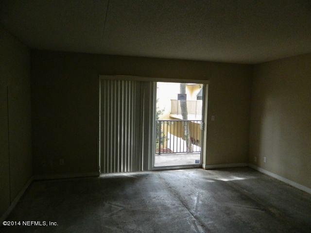 355 Monument Road, Unit 15D2 Jacksonville, FL 32225 - Photo 10 of 25 Living_room-a