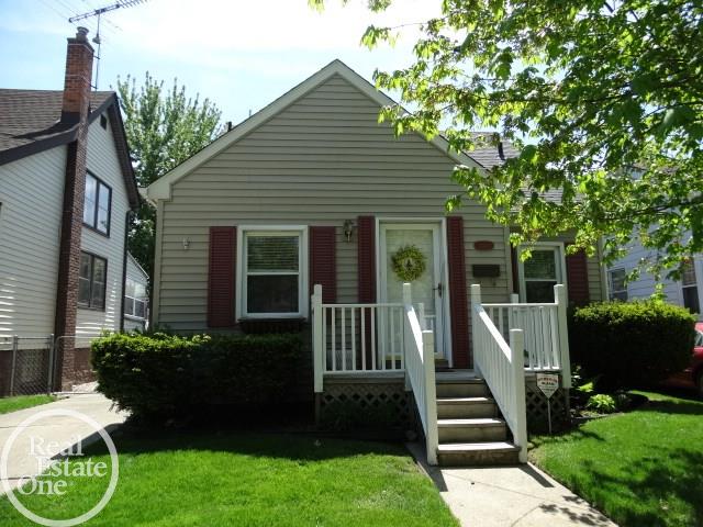 2033 Hawthorne Road Grosse Pointe, MI 48236 - Photo 1 of 1 31247978.JPG