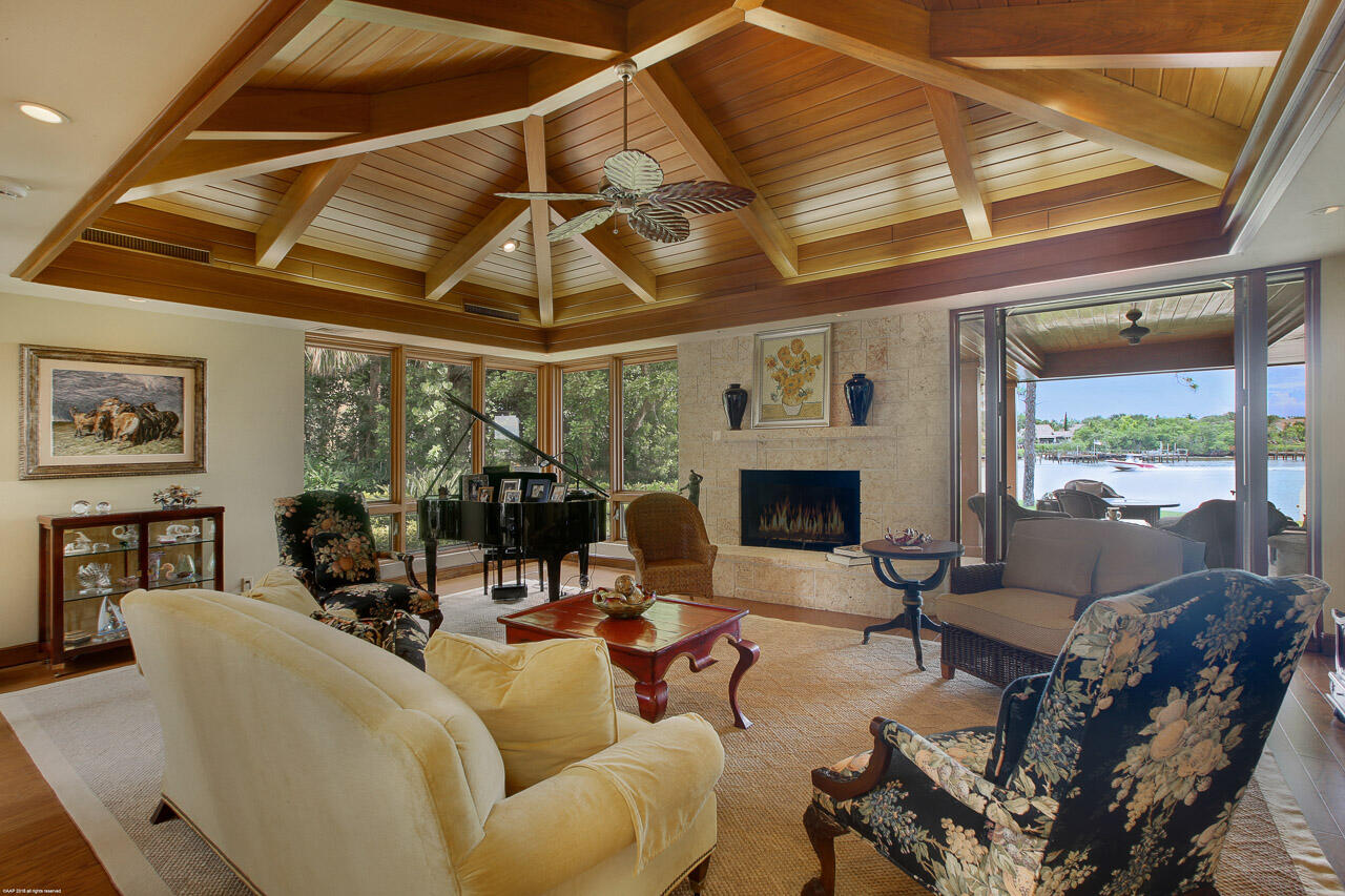 199 Commodore Drive Jupiter, FL 33477 - Photo 19 of 53 Living Room