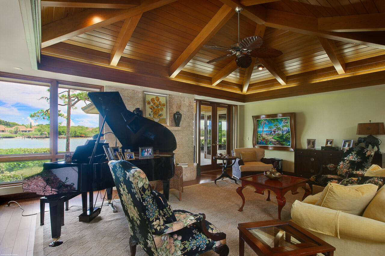 199 Commodore Drive Jupiter, FL 33477 - Photo 20 of 53 Living Room