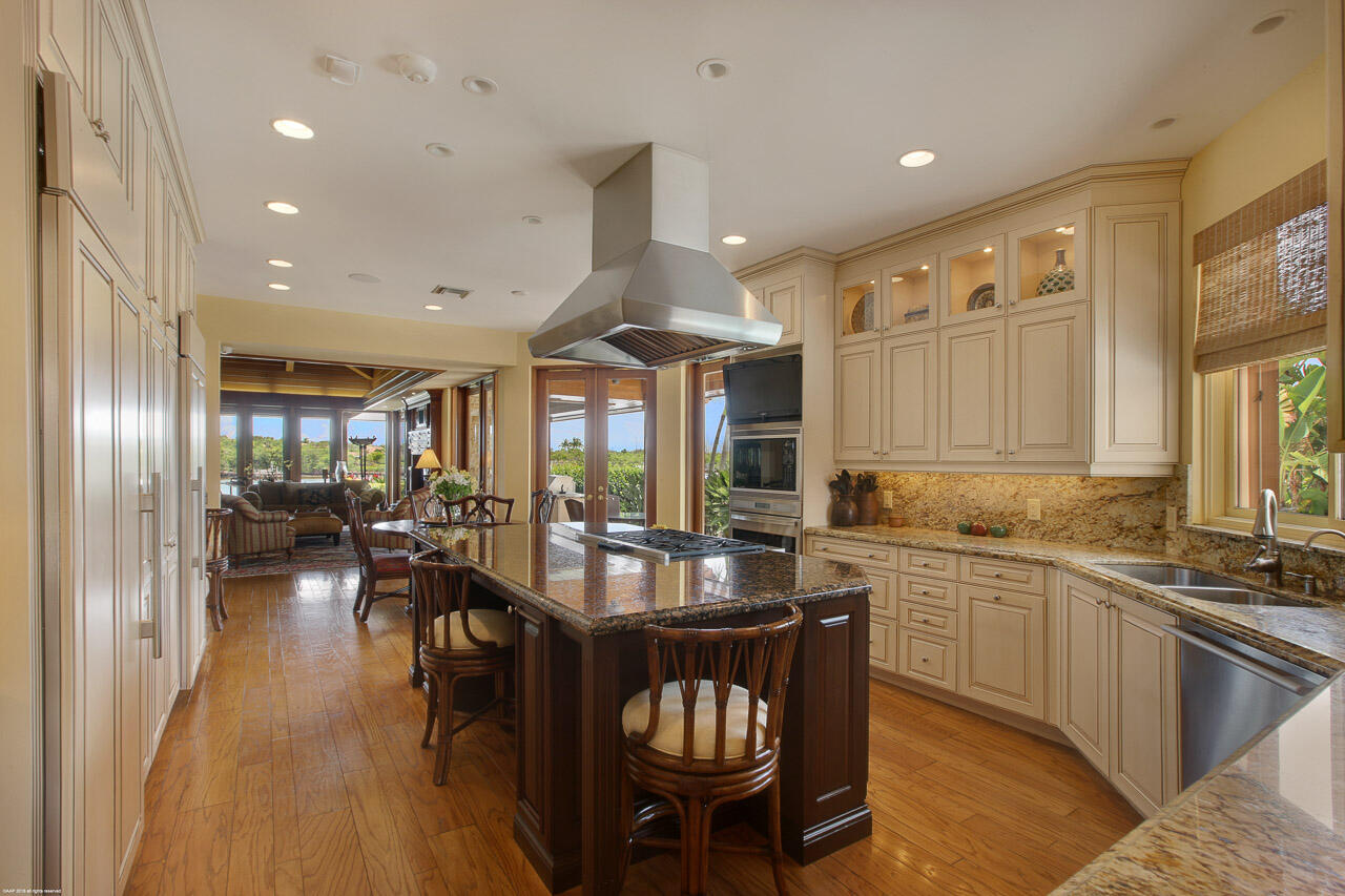 199 Commodore Drive Jupiter, FL 33477 - Photo 22 of 53 Kitchen