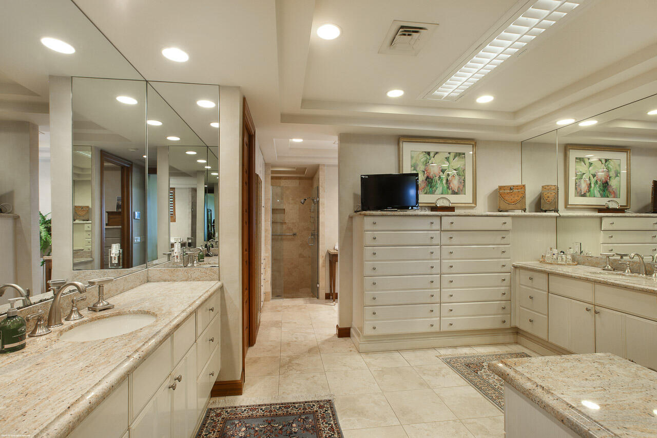 199 Commodore Drive Jupiter, FL 33477 - Photo 29 of 53 Primary Bath