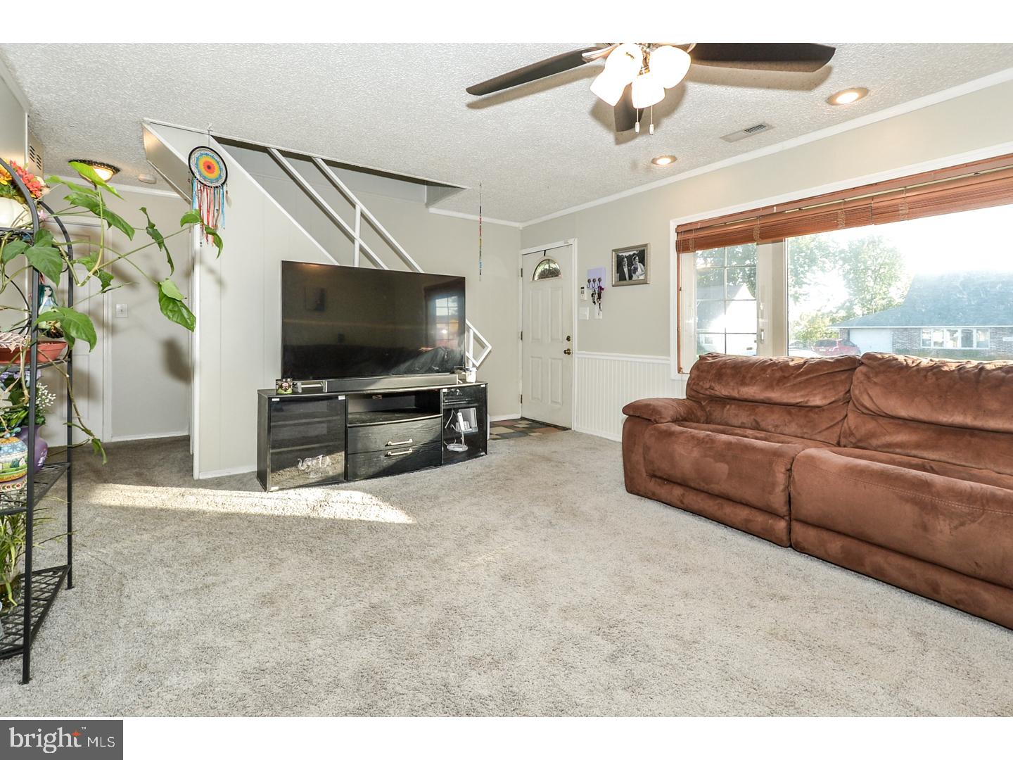 69 Canoebirch Road Levittown, PA 19057 - Photo 5 of 25